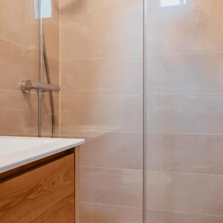 - Chez René Apartment