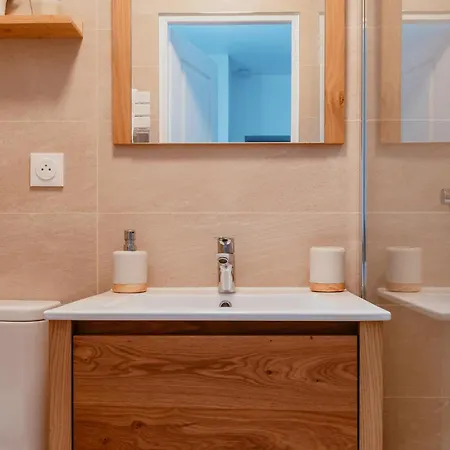- Chez René Apartment *